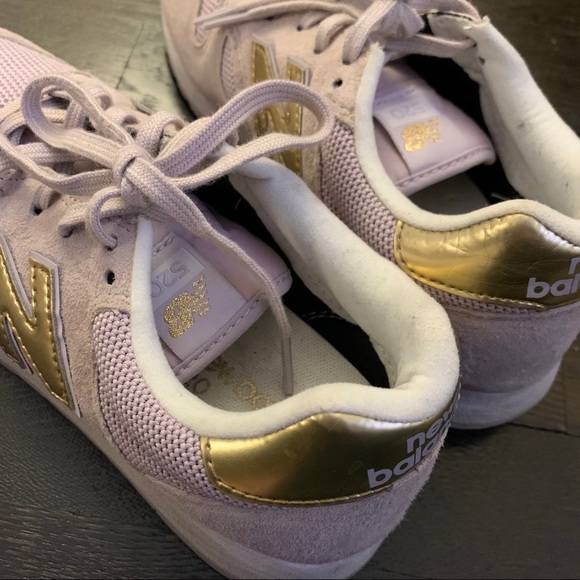 New Balance 520 Sneakers Pale Pink w/ Gold detail - Picture 11 of 13